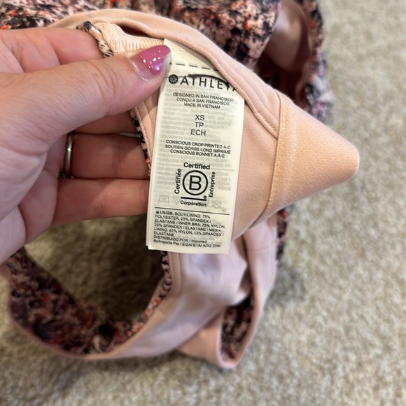 🫶🏻HP🧡 NWT Athleta conscious crop printed workout top pink splatter print RARE - Picture 6 of 7